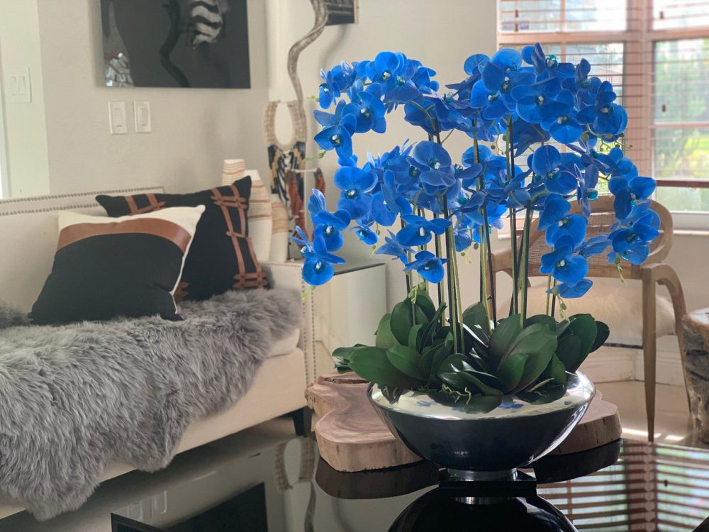 Avenue bowl with blue Phalaenopsis orchids - Image 3