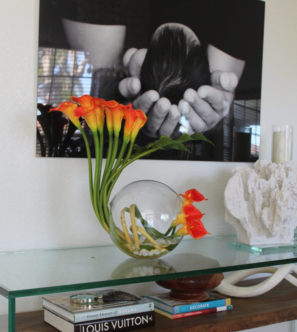 Crosswinds vase with mango calla lilies - Image 4
