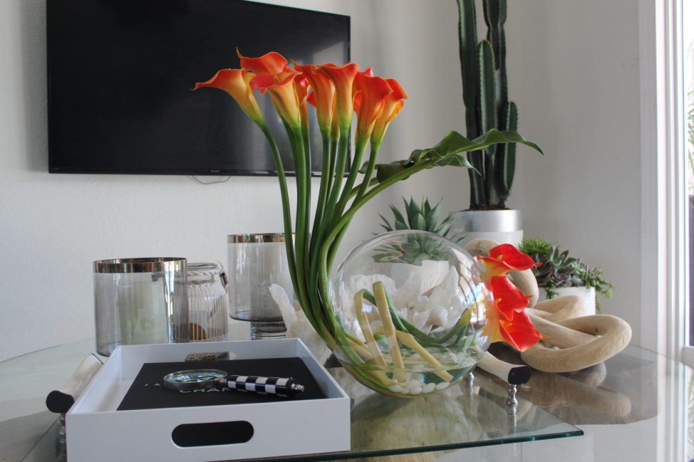 Crosswinds vase with mango calla lilies - Image 2